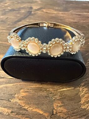 Gold Plated bracelet with faux pearls and rhinestones